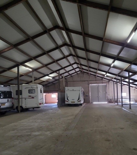 Nieuwe foto binnen schuur.jpg